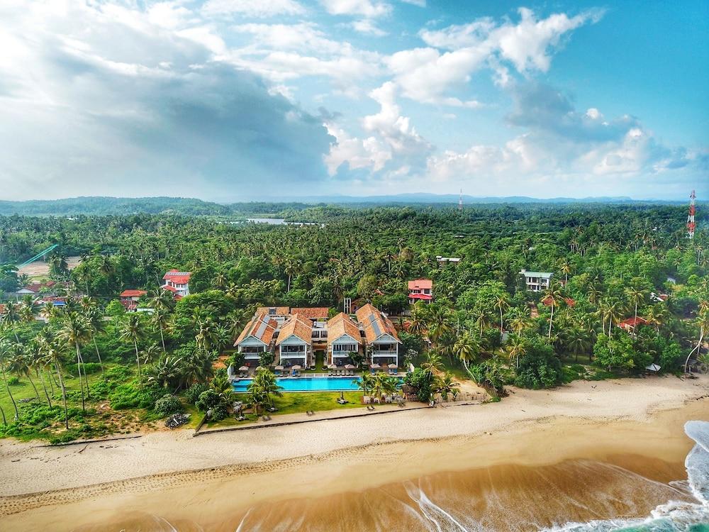Sri Sharavi Beach Villas & Spa - With 43 Metre Saltwater Infinity Pool Mirissa Zewnętrze zdjęcie